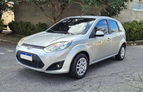 FORD FIESTA 1.6 ROCAM SE 8V FLEX 4P MANUAL FORD FIESTA 1.6 ROCAM SE 8V FLEX 4P MANUAL